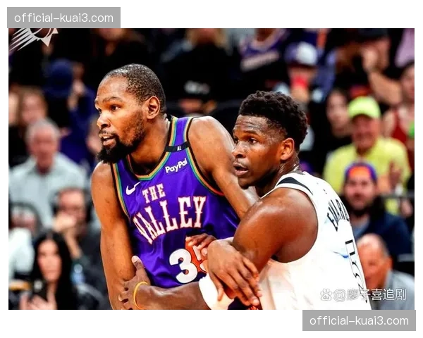 詹姆斯以41岁109天创季后赛最年长双十纪录，赛后与杜兰特拥抱致意